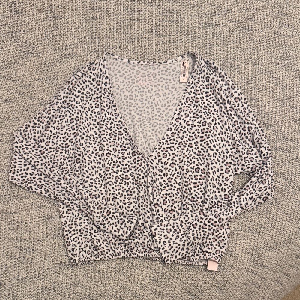 Victoria’s Secret Leopard Print Lightweight Cardigan Top Size Small NWT